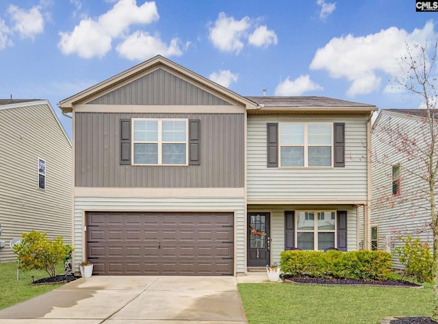 view of front of house featuring driveway, an attached garage, and a front lawn