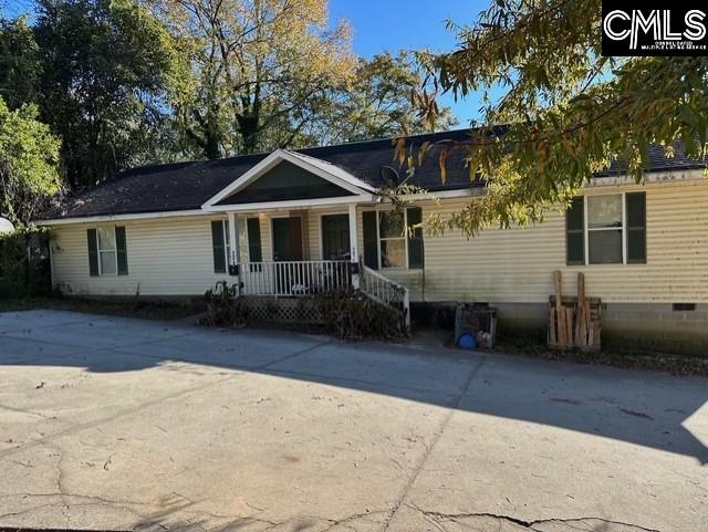 ranch-style home with crawl space, covered porch, and concrete driveway