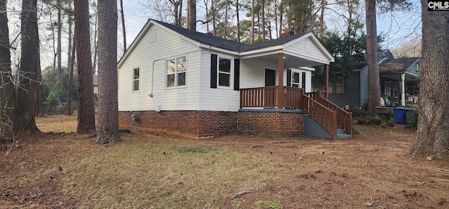 view of front of house featuring a front yard