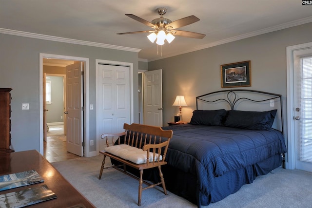 bedroom with ornamental molding, a closet, light carpet, and ceiling fan