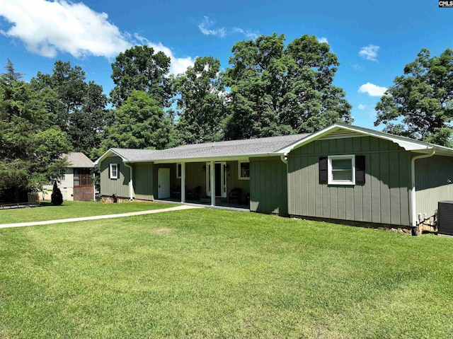 ranch-style house featuring a front yard