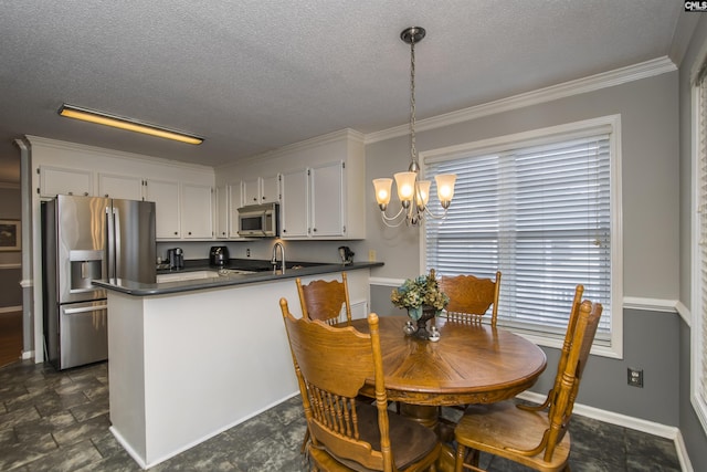 dining space featuring ornamental molding, a notable chandelier, a textured ceiling, and baseboards