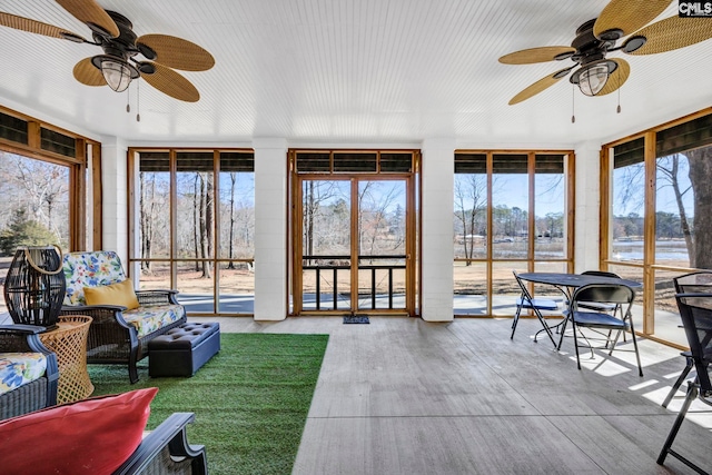 sunroom featuring a ceiling fan