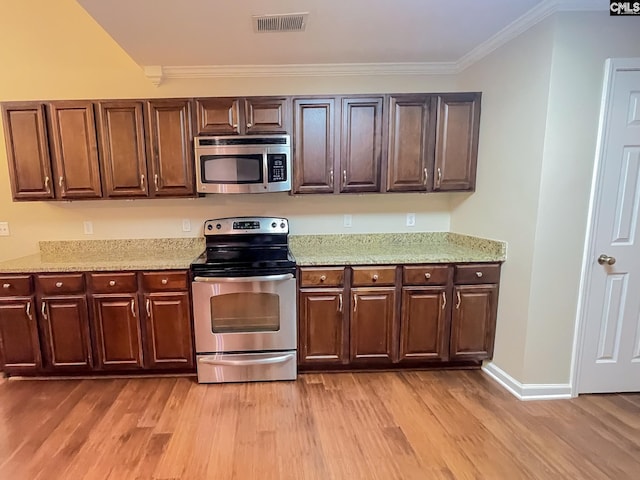 kitchen with stainless steel appliances, visible vents, crown molding, and light wood finished floors