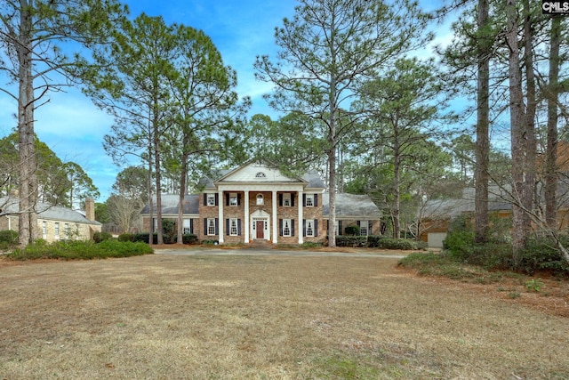 neoclassical / greek revival house featuring a front yard