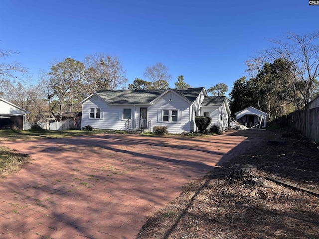 view of front of property with driveway and fence