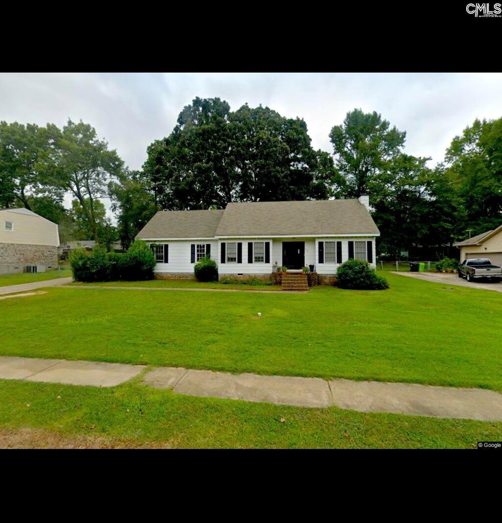 single story home with crawl space and a front yard