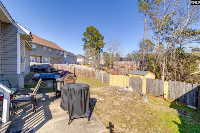 view of yard with a residential view, a patio area, and a fenced backyard