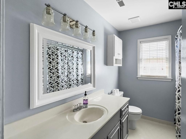 full bath featuring baseboards, visible vents, vanity, and toilet