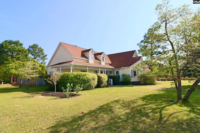 view of front of home featuring crawl space, fence, and a front lawn