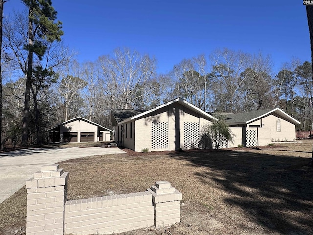 view of side of home with an outdoor structure