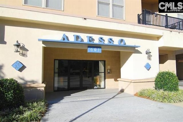 entrance to property with stucco siding