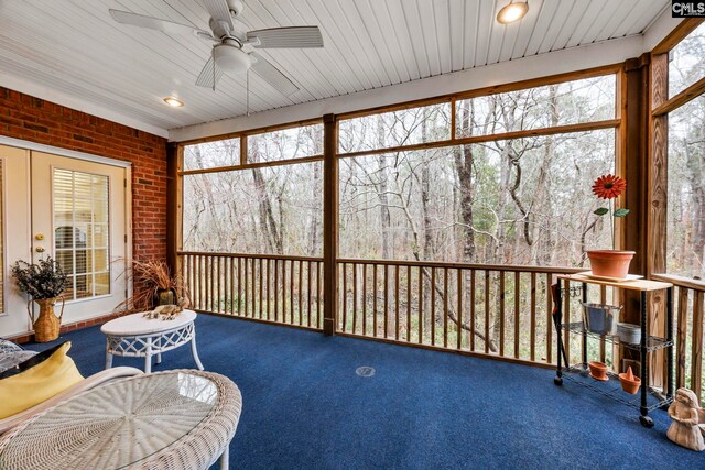 sunroom with a ceiling fan