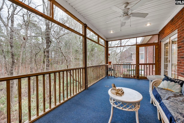 sunroom / solarium with a ceiling fan