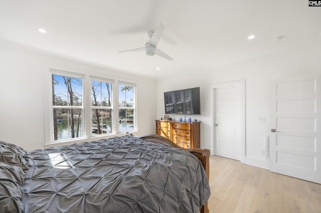 bedroom featuring light wood-style flooring, visible vents, a ceiling fan, and recessed lighting