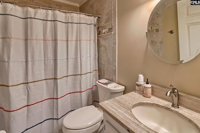 full bathroom with curtained shower, vanity, and toilet