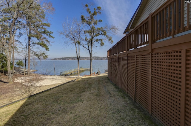 view of yard featuring a water view