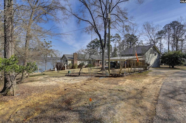 view of yard with dirt driveway