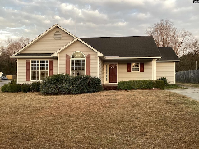 single story home featuring a front yard