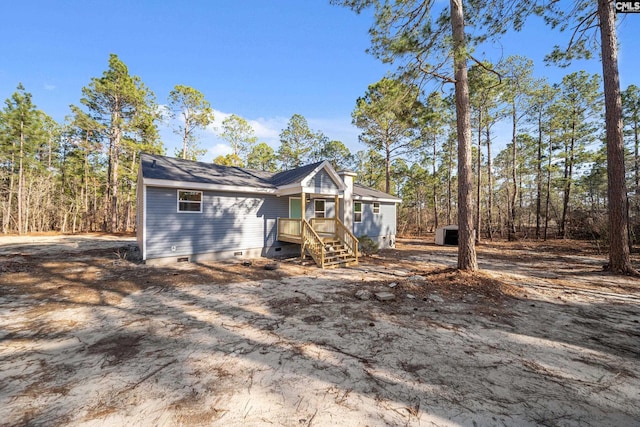 view of front of property featuring crawl space