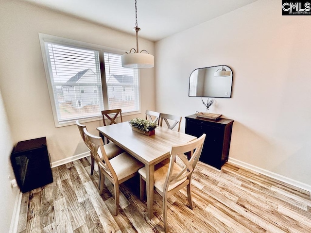 dining room with light wood-type flooring and baseboards