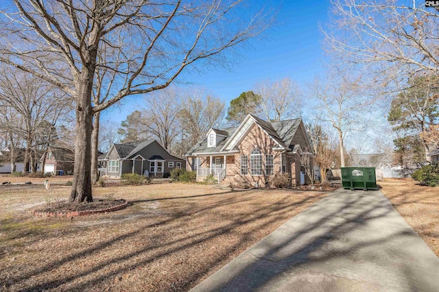 view of front facade with a front yard