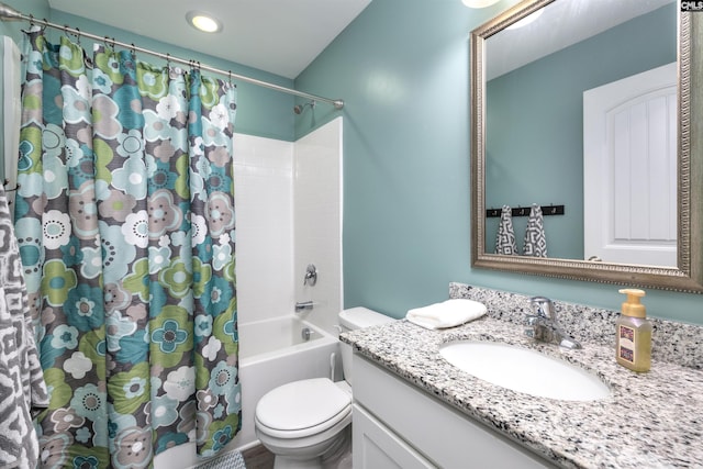 full bath with shower / tub combo with curtain, vanity, and toilet