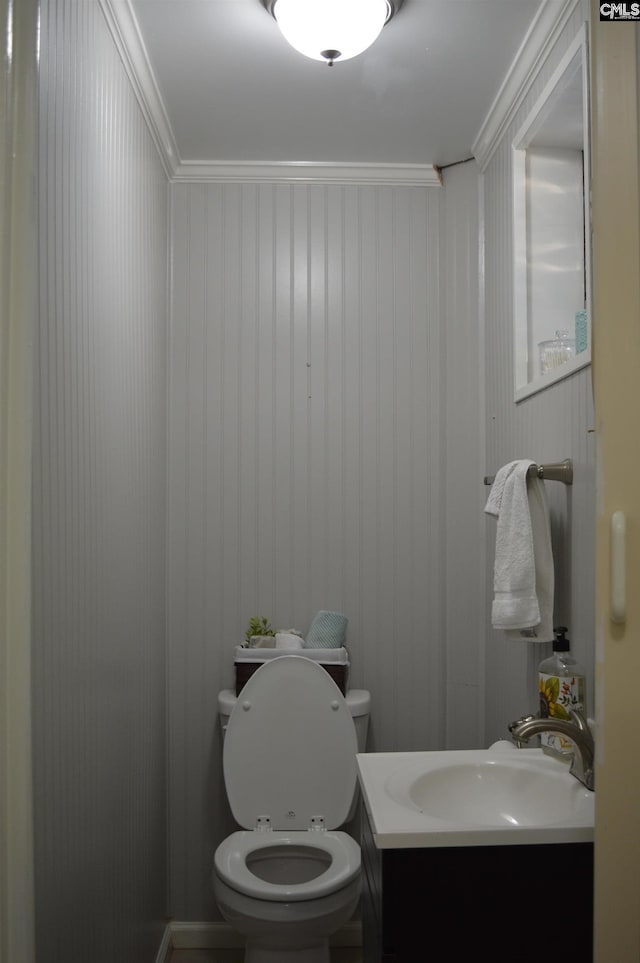 bathroom with crown molding, vanity, and toilet