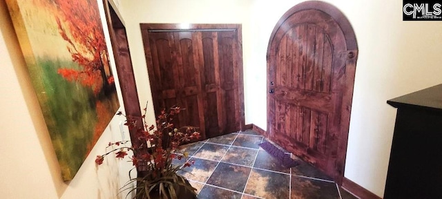 foyer with baseboards