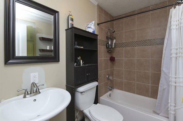 full bathroom with a textured ceiling, a sink, toilet, and shower / bathtub combination with curtain