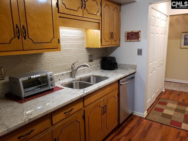 910 Poinsett Pl Unit 5, West Columbia, SC 29169 - kitchen with dark wood-style flooring, a toaster, decorative backsplash, a sink, and dishwasher