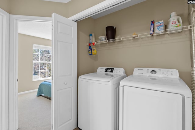 washroom with laundry area, baseboards, carpet flooring, and washing machine and clothes dryer