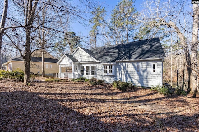 view of front of property featuring covered porch