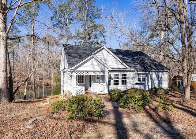 view of front of property featuring covered porch