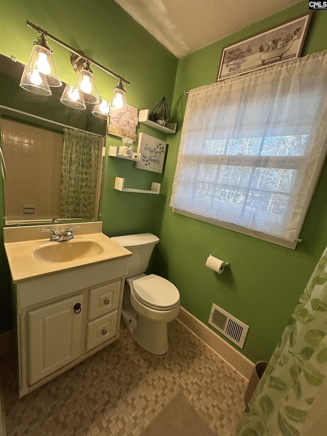 bathroom with visible vents, a shower with shower curtain, toilet, vanity, and baseboards