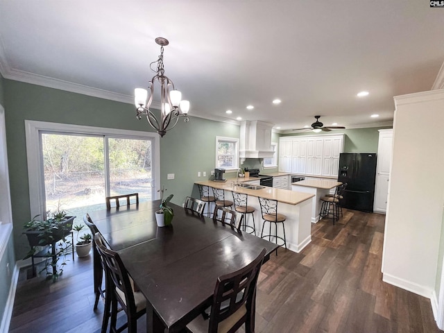 dining area with recessed lighting, baseboards, dark wood-type flooring, crown molding, and ceiling fan with notable chandelier