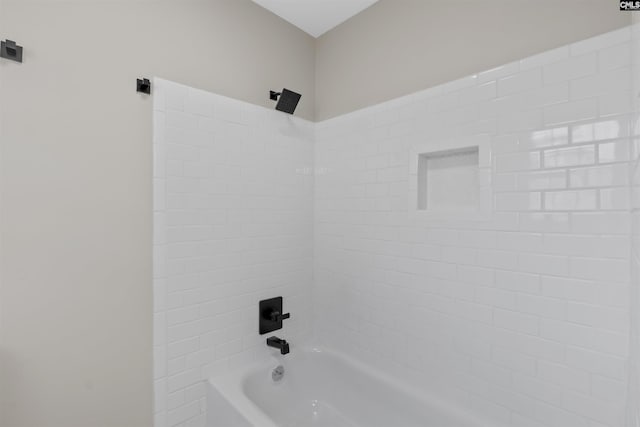 full bathroom with washtub / shower combination