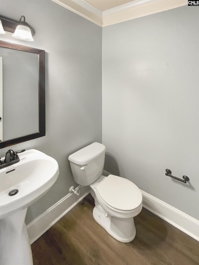 150 Grey Oaks Ln, Lexington, SC 29072 - bathroom with toilet, a sink, wood finished floors, baseboards, and crown molding