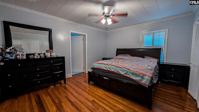 bedroom with ornamental molding, wood finished floors, and a ceiling fan