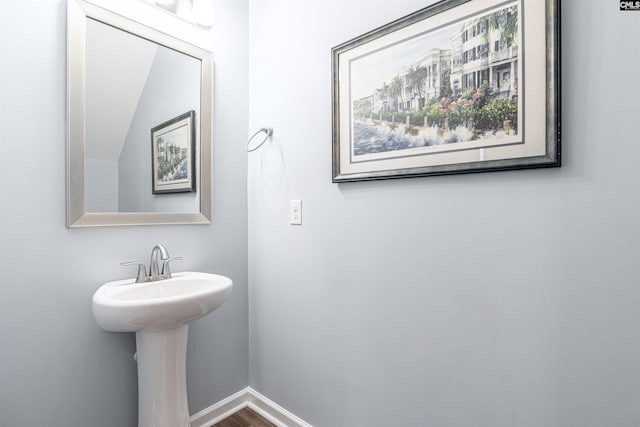 bathroom with baseboards