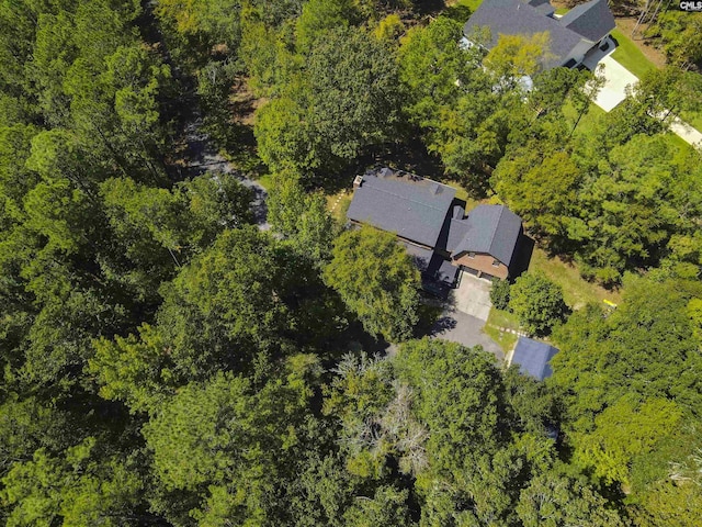 bird's eye view featuring a wooded view