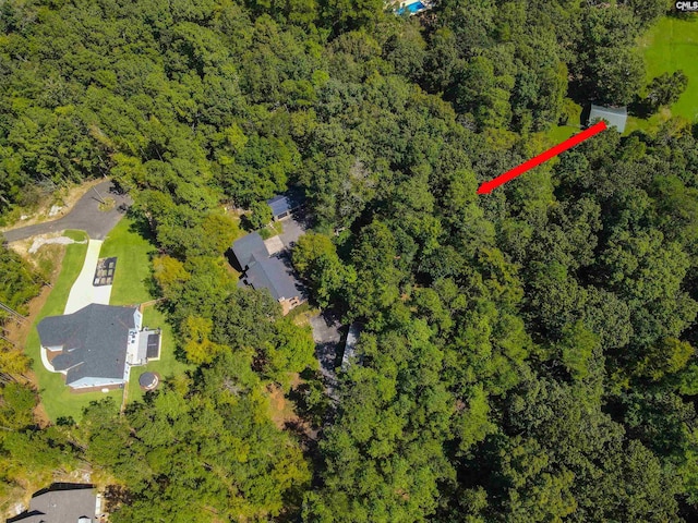 birds eye view of property featuring a wooded view