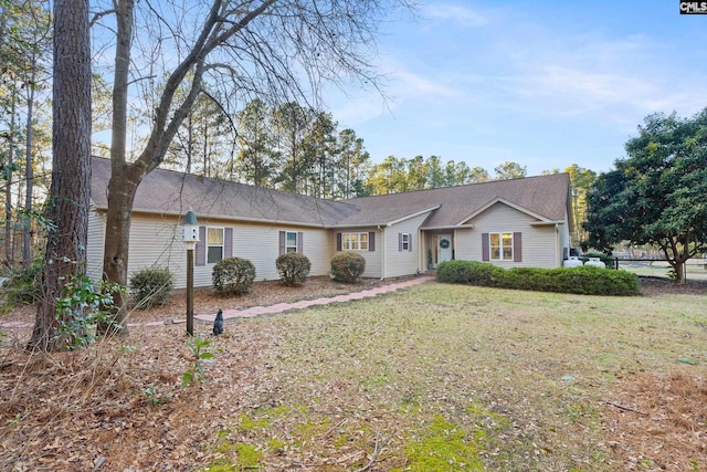 single story home featuring a front yard