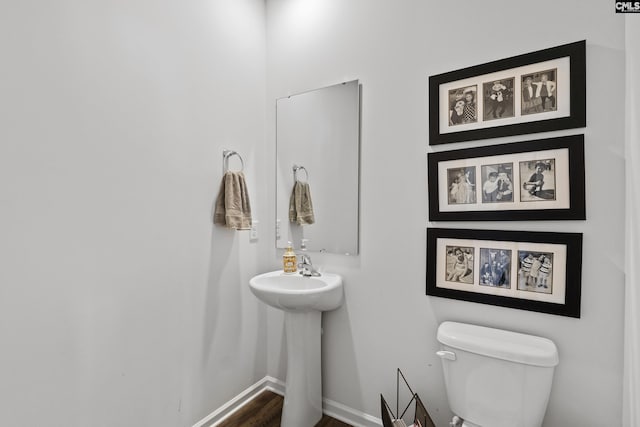 bathroom featuring toilet and baseboards