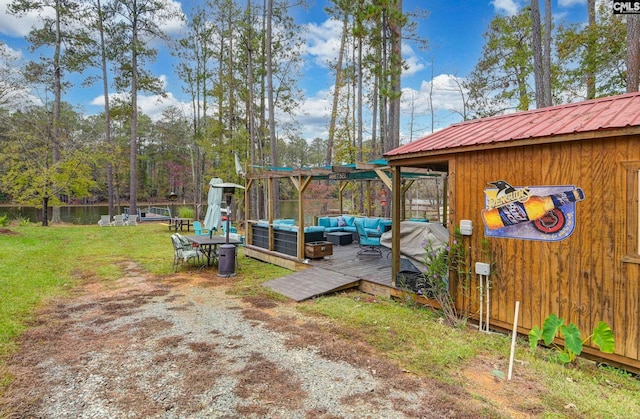 view of yard with an outdoor hangout area