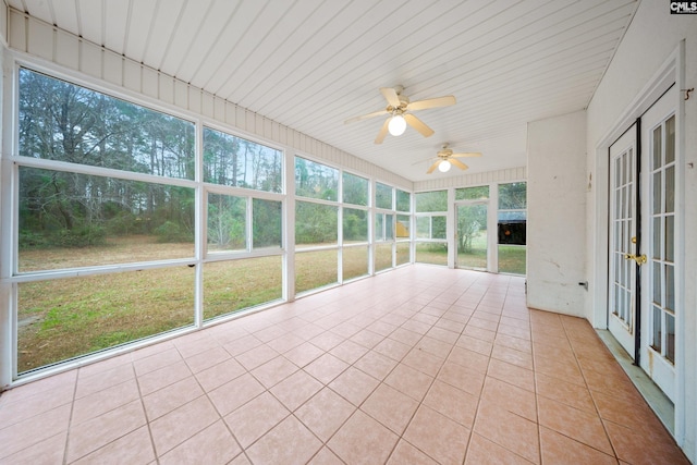 unfurnished sunroom with plenty of natural light and ceiling fan