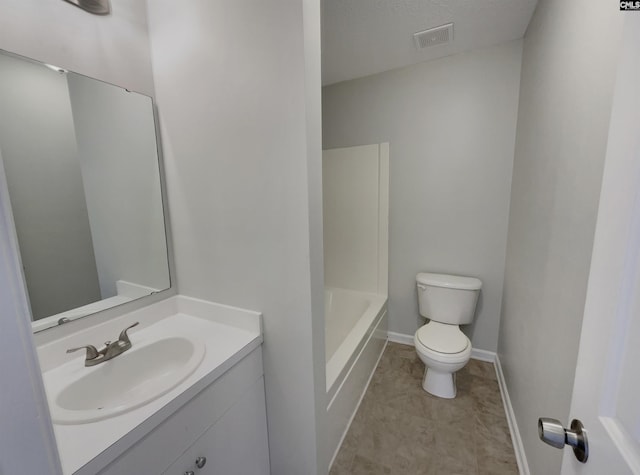 full bath featuring toilet, baseboards, visible vents, and vanity