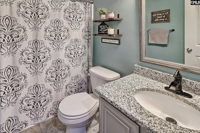 full bathroom with toilet, curtained shower, and vanity