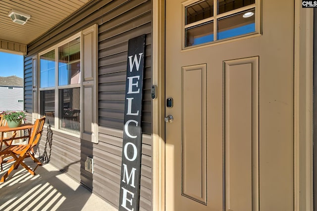 doorway to property with covered porch