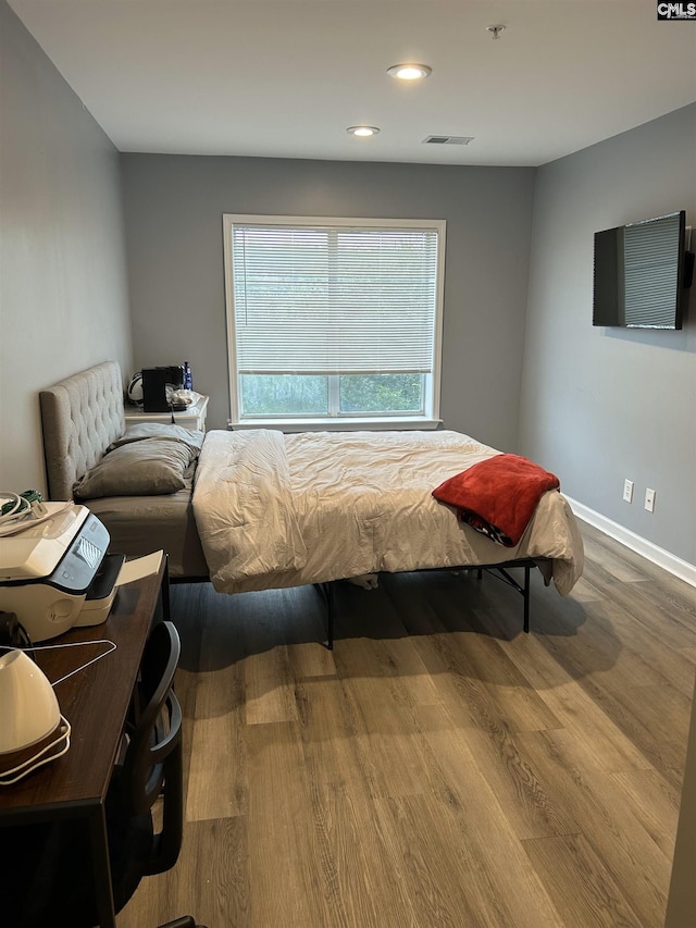 bedroom featuring recessed lighting, visible vents, baseboards, and wood finished floors